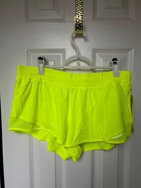 Lululemon Hotty Hot Low-Rise Lined Short 2.5" Highlight Yellow